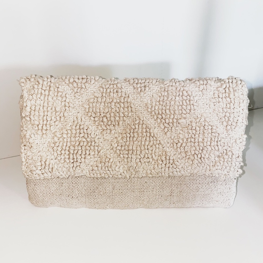 Natural fiber clutch